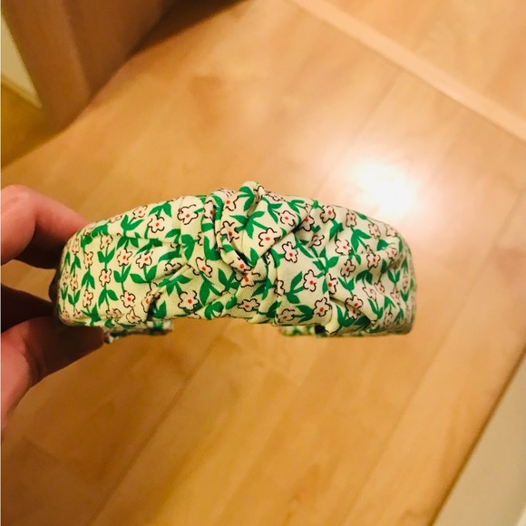 NWOT Cookie and the Dude White with green & red floral knot headband - Picture 3 of 10